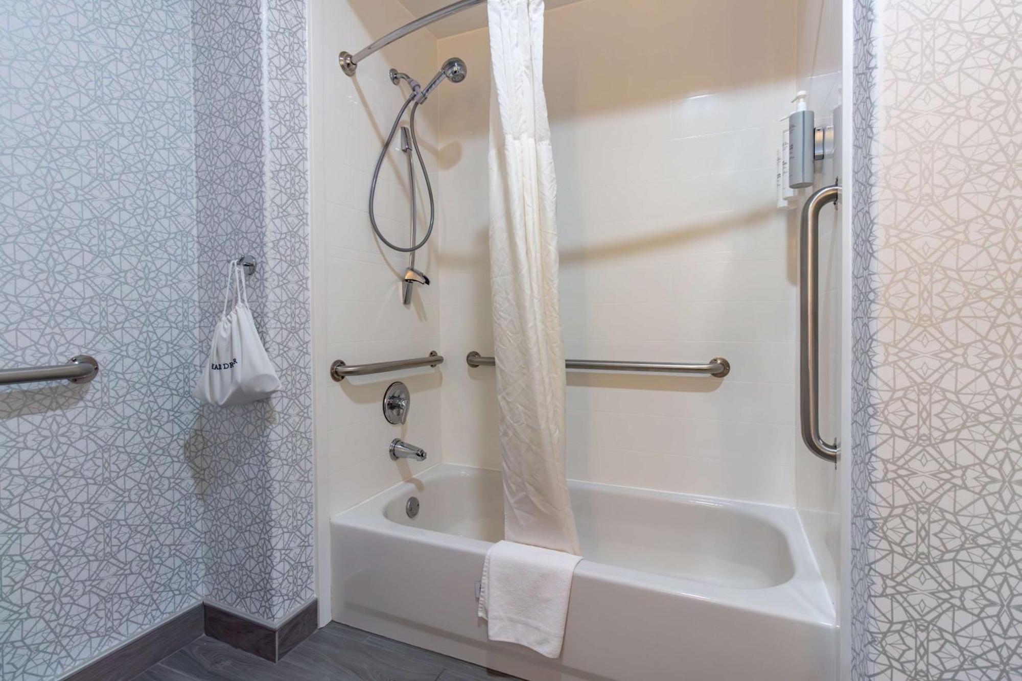 Hampton Inn & Suites Denton Dış mekan fotoğraf